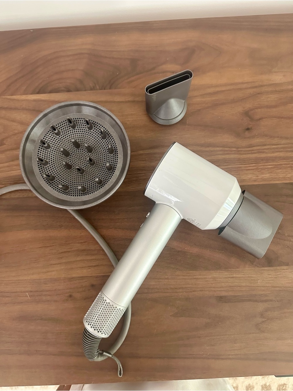 Dyson Supersonic White and Silver Hair Dryer with Diffuser and concentrator